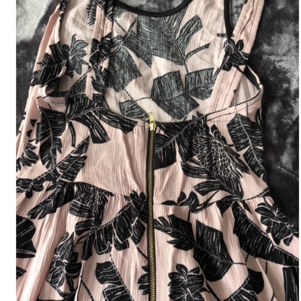 Floral/Leaf Print Romper - Picture 3 of 4